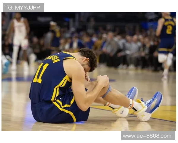 克莱新赛季首战表现平平13投仅4中三分球命中率低迷仅得10分