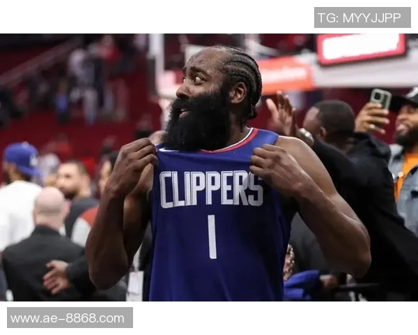 小里认为哈登应获双MVP库里与字母哥的荣誉应归他一份