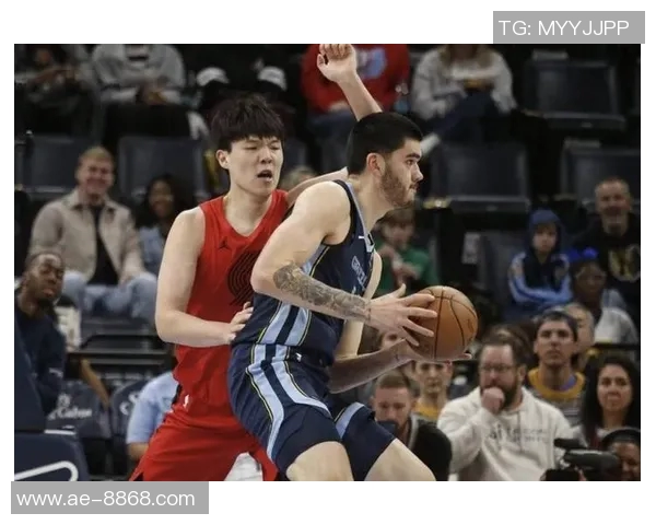 媒体人点评小杨防守风格称其象征性扑救难以适应NBA比赛节奏