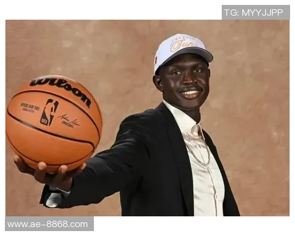 太阳主帅称马卢阿奇设立新标杆期待他持续高水平表现 太阳主帅称马卢阿奇设立新标杆期待他持续高水平表现