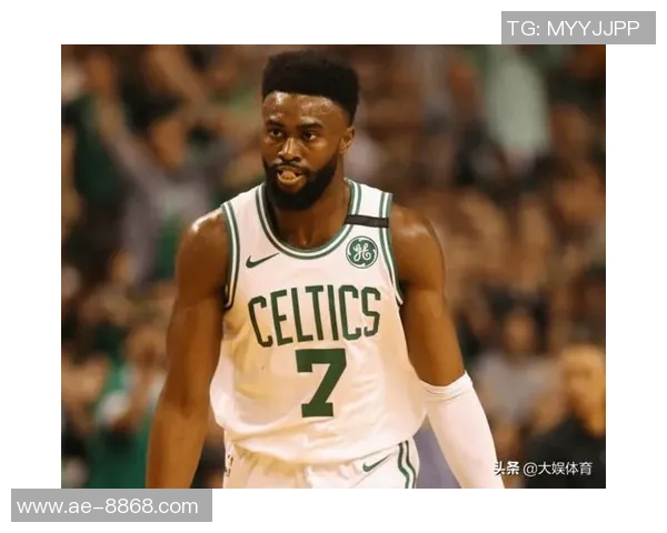 杰伦布朗半场表现惊艳10投8中三分命中率高达80砍下22分引领球队奋勇争先 杰伦布朗半场表现惊艳10投8中三分命中率高达80砍下22分引领球队奋勇争先