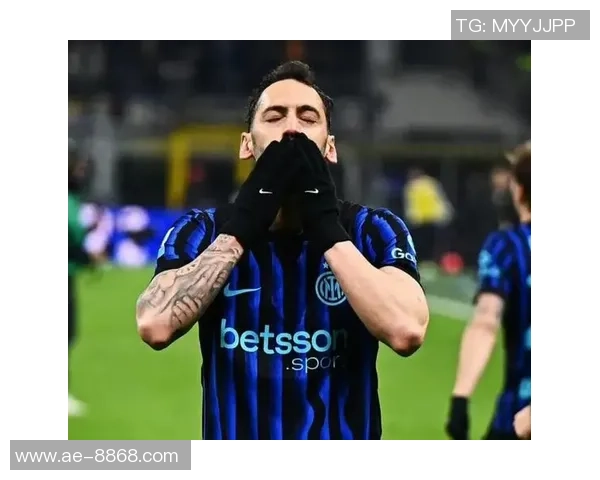 国米官方宣布恰尔汗奥卢左小腿肌肉拉伤将进行伤情评估 国米官方宣布恰尔汗奥卢左小腿肌肉拉伤将进行伤情评估