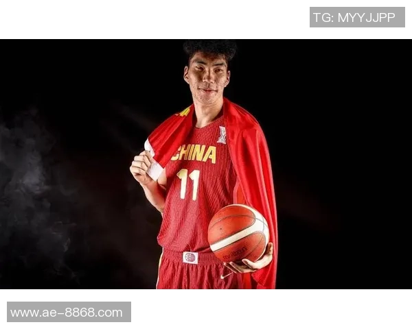 余嘉豪社媒热议杨瀚森NBA首扣篮瞬间引发球迷热烈讨论