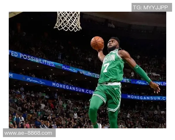 杰伦布朗称赞安芬尼西蒙斯全心投入球队毫无怨言展现职业精神 杰伦布朗称赞安芬尼西蒙斯全心投入球队毫无怨言展现职业精神